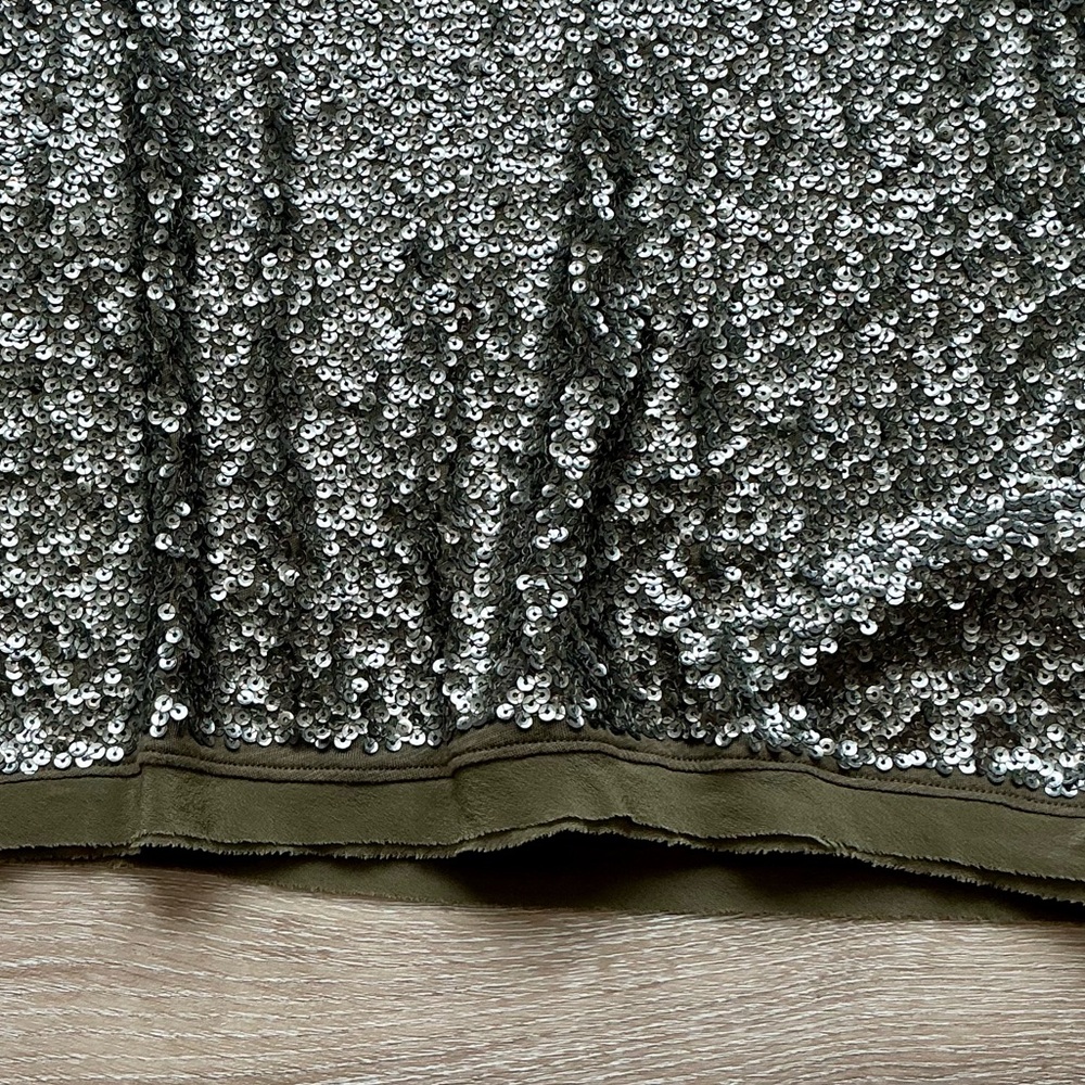 J. Crew EUC Olive Green Sequin Embellished Short Sleeve Top Shirt Blouse Size M - Picture 7 of 8
